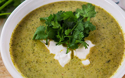 Soupe de brocolis au lait de coco